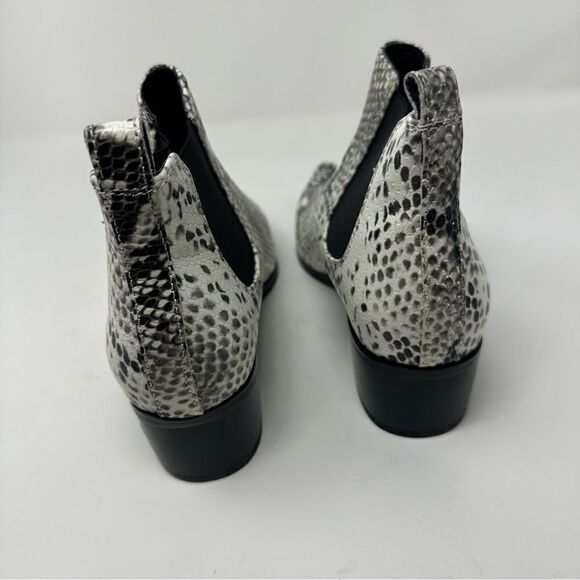 Blondo Snake White Pointed Toe Boots Ankle Booties 7.5 - Picture 2 of 7